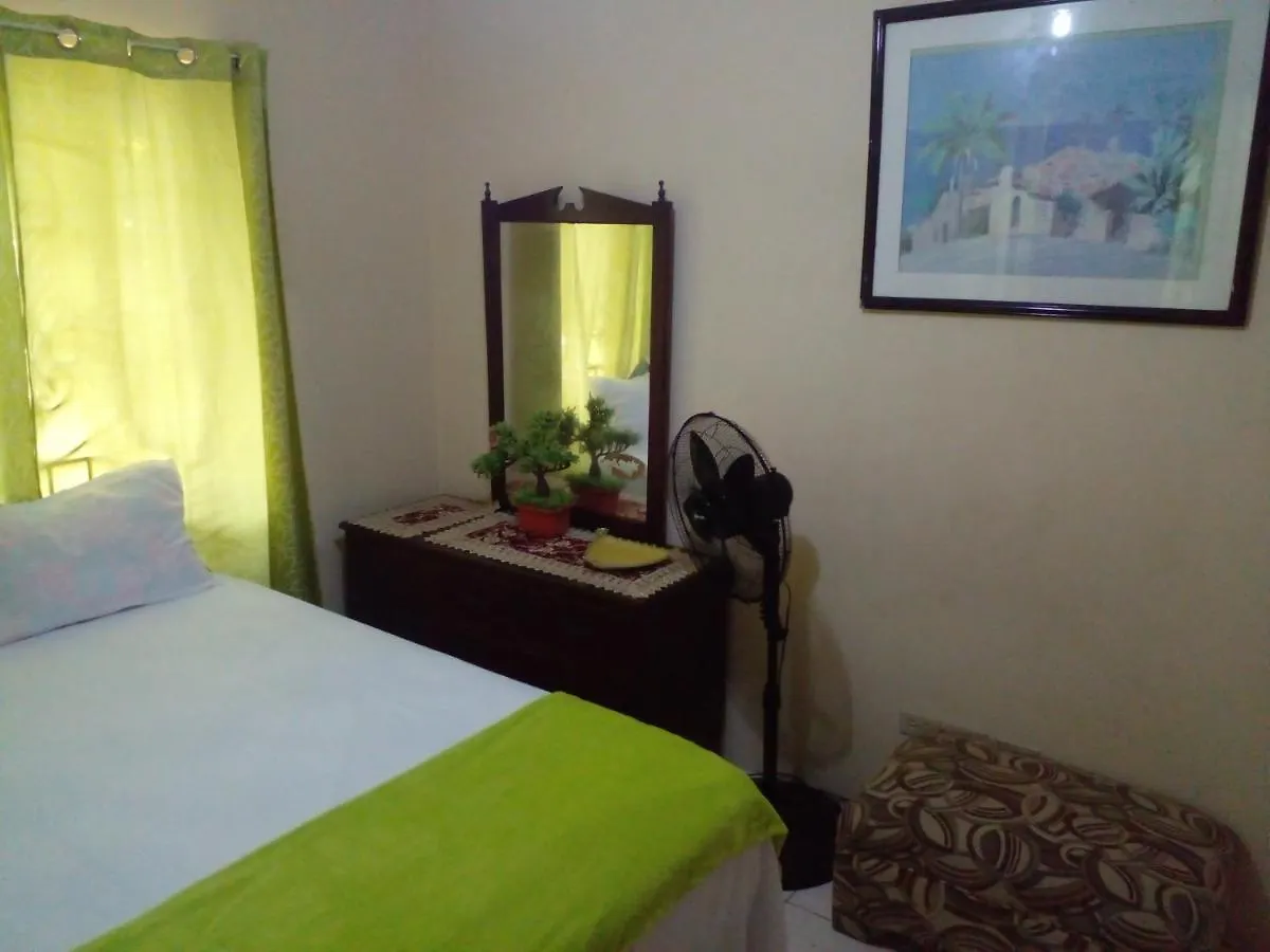 Casa de hóspedes Happy And Comfortable Home Montego Bay Jamaica